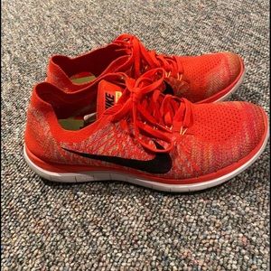 Men’s Size 10 NIKE 4.0 Barefoot Rides